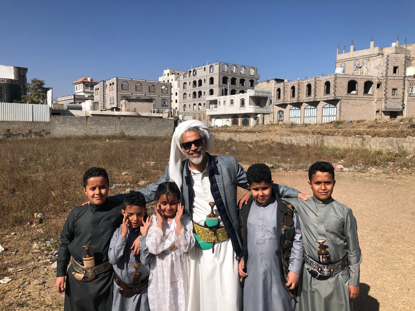 Family in traditional Yemeni dress